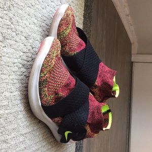 Nike Womens Free Run Motion Flyknit